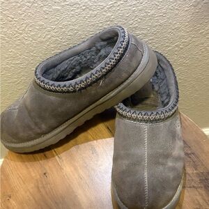 UGG Cozy Gray Suede Slippers. Size men 10.5.
